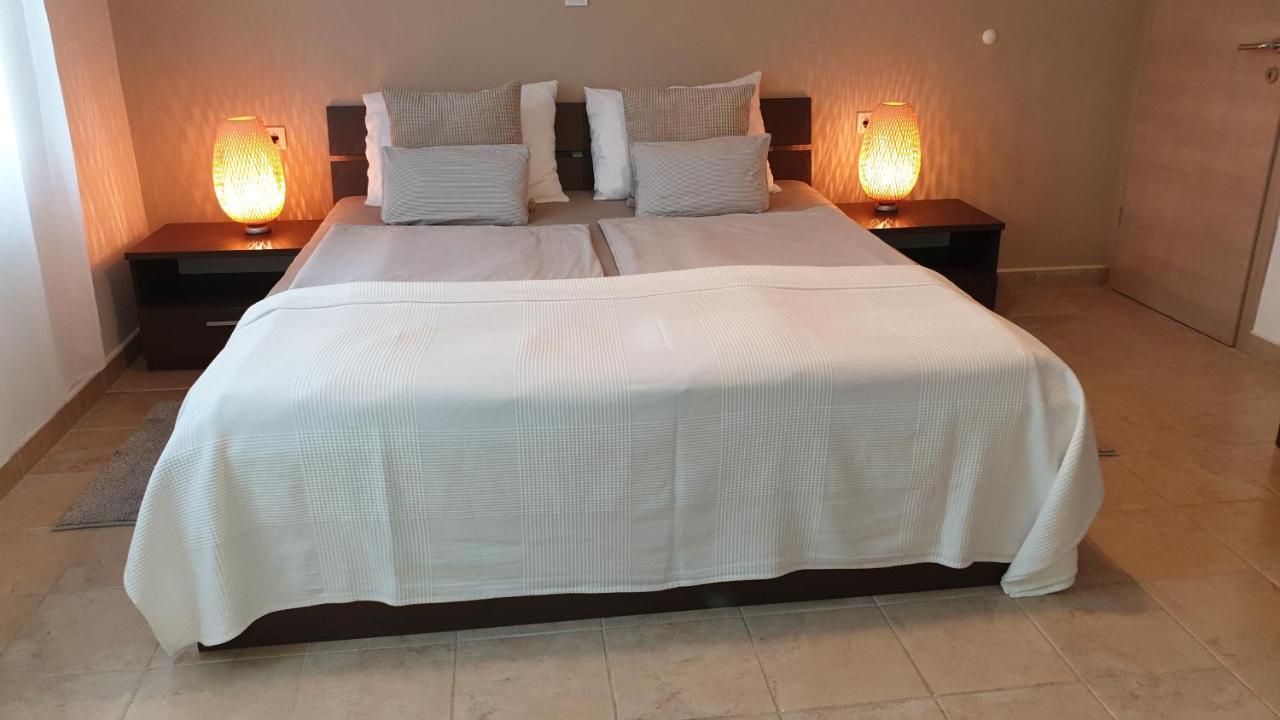 Apartments Suha Punta - Villa Babalonija Kampor Εξωτερικό φωτογραφία